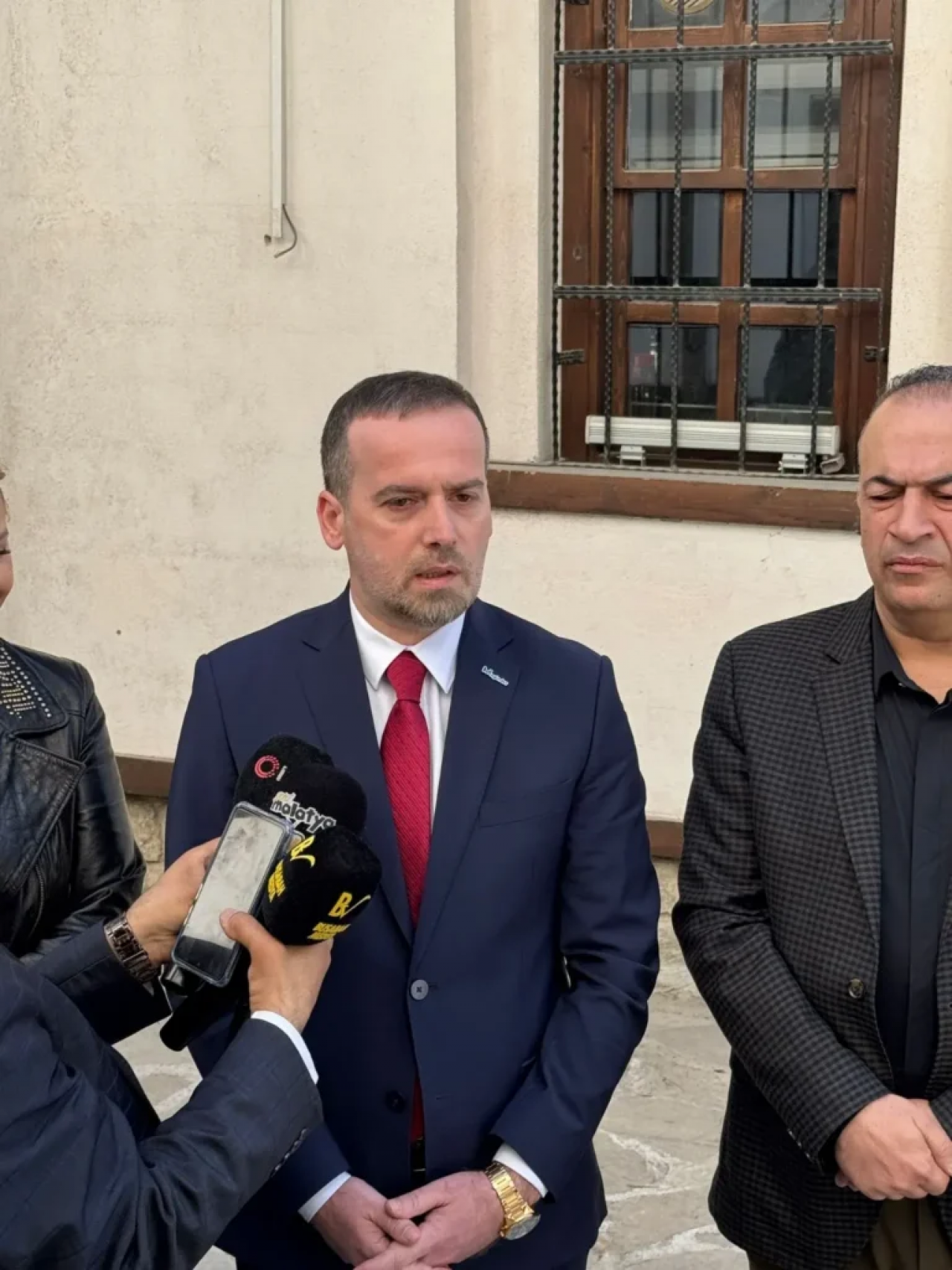 "TRİBÜNE OYNAMAYIN!"