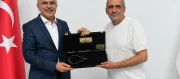 Yavuz Bingöl geldi, konser veremeden plaket alıp gitti