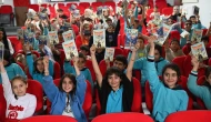 PÜTÜRGE BELEDİYESİ ÖĞRENCİLERİ KİTAP İLE MUTLU ETTİ