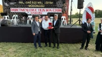 Akçadağ’da çöp yığınları artarken, Başkan Ulutaş plaket peşinde!