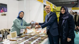 Başkan Er Fuarı ziyaret ederek yazarlar ile görüştü!