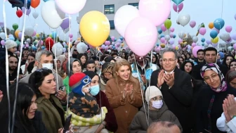 Milletvekili Ölmeztoprak yüzlerce balonu gökyüzüne bıraktı!