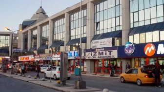 Bulduğu telefonu vermek için fidye gibi zorla para istedi!