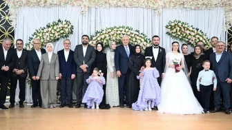 Malatya'da AK Partililler düğünde bir araya geldiler!