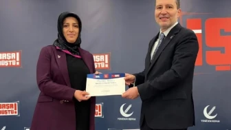 Erbakan, Malatya İl Kadın Kolları Başkanı Koşar’ı Ödüllendirdi