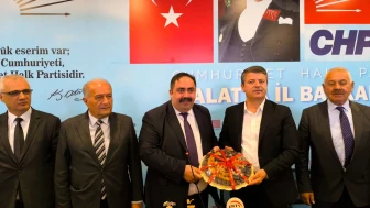 ADIYAMANLI BAŞKAN : "MALATYA ADIYAMAN BİR ELMANIN İKİŞ YARISI"
