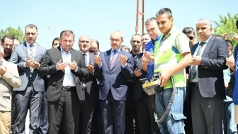 "Vali'nin her açılış her davetinde Ali Bakan neden var? "