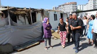 AFAD Müdürü yangın çıkan Konteyner kentte inceleme yaptı!