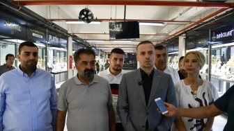 Yarım saat gezdi! Dinledi resim çekti! Yine haber oldu!