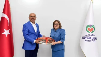 Gaziantep’in Başkanı Fatma Şahin Malatya’da Yoğun İlgiyle Karşılandı