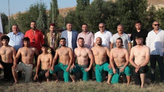 Malatya Akçadağ bu kez güreş gösterileri ile şenlendi!