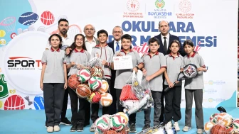 Vali Yavuz Okullara Spor Malzemesi Dağıtım Töreni’ne Katıldı