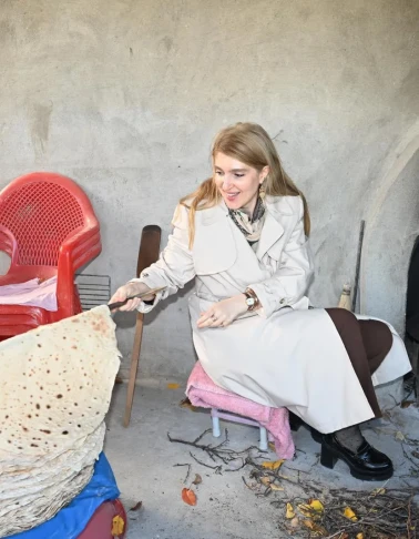 Ak Parti Milletvekili Ölmeztoprak köyde yufka pişirdi!