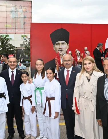 Bu ne şimdi Ak Partili Sayın Vekiller? Atatürk nerede?