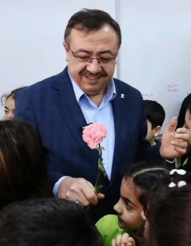 Siyaseti bir kenara bırakıp ‘Gönüllere dokunan’ Başkan!