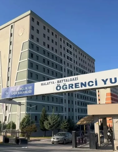 Malatya'da Üniversiteli Kız Öğrencilere Yurt için isyan etti!