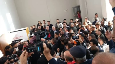 CHP Malatya Kongresi Karıştı: Yumruklar Havada, Polis Salona Girdi!