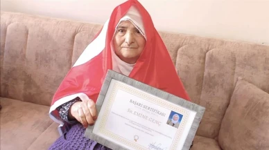 Doğanşehirli Emine Teyze 88 yaşında okuma yazma öğrenip örnek oldu