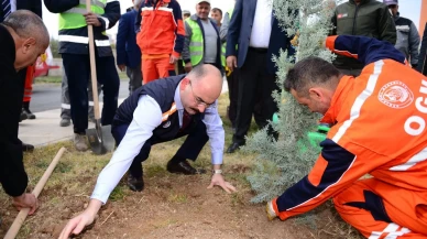 Doğanşehir’de minik eller ağaç gününde geleceği dikti!