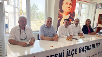 Veli Ağbaba: “Tütüne Uyuşturucu Muamelesi Yapılıyorlar!”