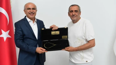 Yavuz Bingöl geldi, konser veremeden plaket alıp gitti