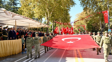 MALATYA'DA CUMHURİYET                                     COŞKUSU HIZ KESMİYOR