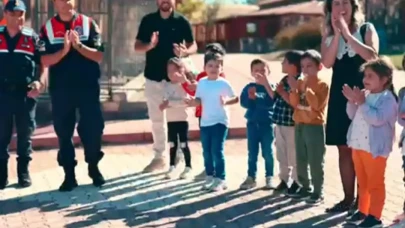 Jandarmaların köpekler ile şovu minikleri şaşırttı!