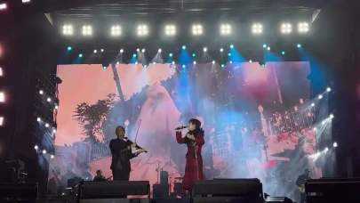 Aydilge Malatya'da gençleri Festival kapsamında coşturdu!