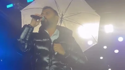 Gençler dolu ve yağmur altında Alişan ile eğlendi!