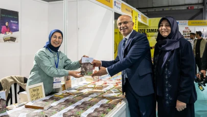 Başkan Er Fuarı ziyaret ederek yazarlar ile görüştü!