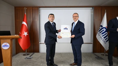 Vali Seddar Yavuz başarılı müdürlere takdir belgesi verdi!