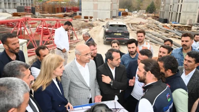 AK PARTİ HEYETİNDEN DEPREM BÖLGESİ AKÇADAĞ’A ÇIKARMA!