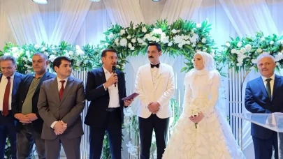 Malatya'da siyasileri bir araya getirip eğlendiren düğün!