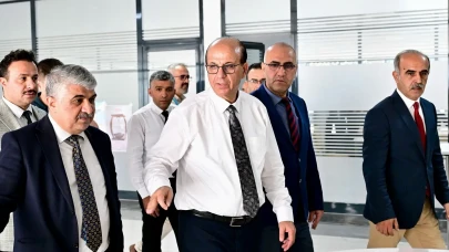 "Kütüphaneler sessizliğin içindeki en güçlü seslerdir!"