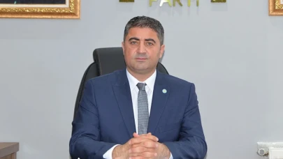 Atatürk'ün büyüklüğü poster ile değil Cumhuriyetle ölçülür!