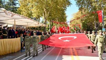 MALATYA'DA CUMHURİYET                                     COŞKUSU HIZ KESMİYOR