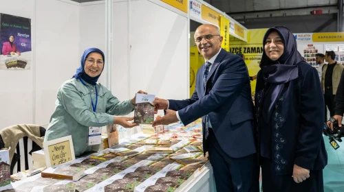 Başkan Er Fuarı ziyaret ederek yazarlar ile görüştü!