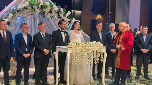 Ak Partili Bülent Tüfekçi’nin Kızı Merve Dünyaevine Girdi!