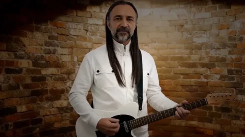 Cezaevindeki Arkadaşlarını Yapay Zekâ ile Klibine Dâhil Etti!