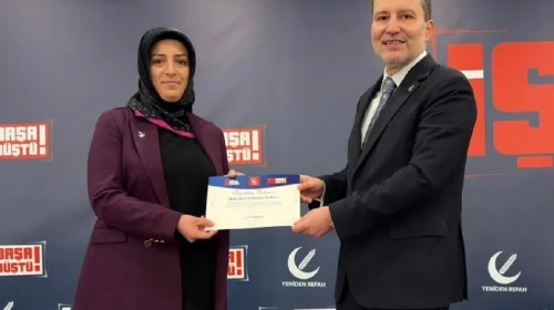 Erbakan, Malatya İl Kadın Kolları Başkanı Koşar’ı Ödüllendirdi