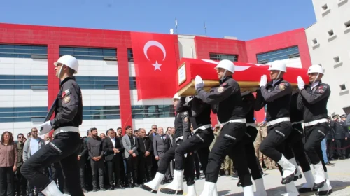 MALATYA'DA HALI SAHADA KALP KRİZİ GEÇİREN KOMİSER SON YOLCULUĞUNA UĞURLANDI