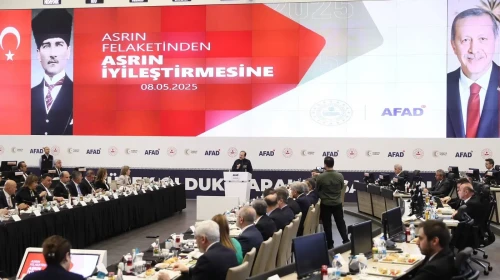 İÇİŞLERİ BAKANI ALİ YERLİKAYA BİRİMLERLE DEPREM BÖLGESİNİ ELE ALDI