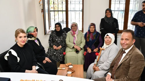 MİLLETVEKİLİ ÖLMEZTOPRAK KAPI KAPI GEZİP CUMHURBAŞKANINA DUA ALDI