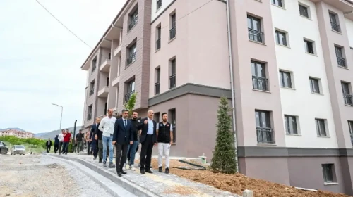 Halk şaşkına döndü İkizce yolsuz, susuz ama İlçe oluyor!