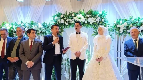Malatya'da siyasileri bir araya getirip eğlendiren düğün!