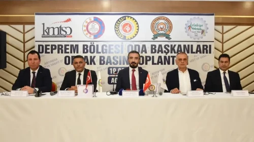 Deprem bölgesi sesini duyurmak için ayağa kalkıp ortak haykırdı!