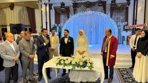 Rektör kızını evlendirdi! Vali ve vekil şahit oldu!