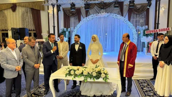 Rektör kızını evlendirdi! Vali ve vekil şahit oldu!