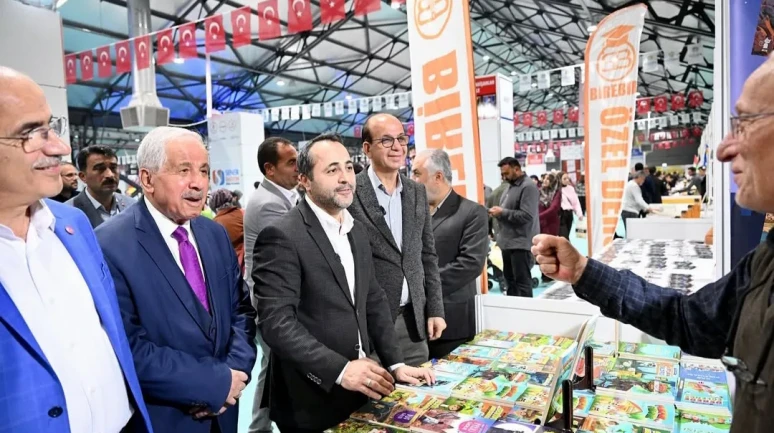 Kitap Fuarı Babacan’la Dolup Taştı: AK Parti Gövde Gösterisi Yaptı