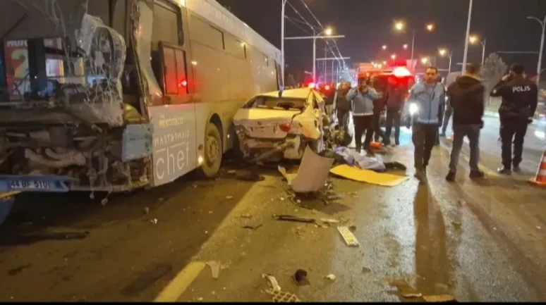 Malatya'da makas dehşeti!  Kazada 2 ölü 10 yaralı!